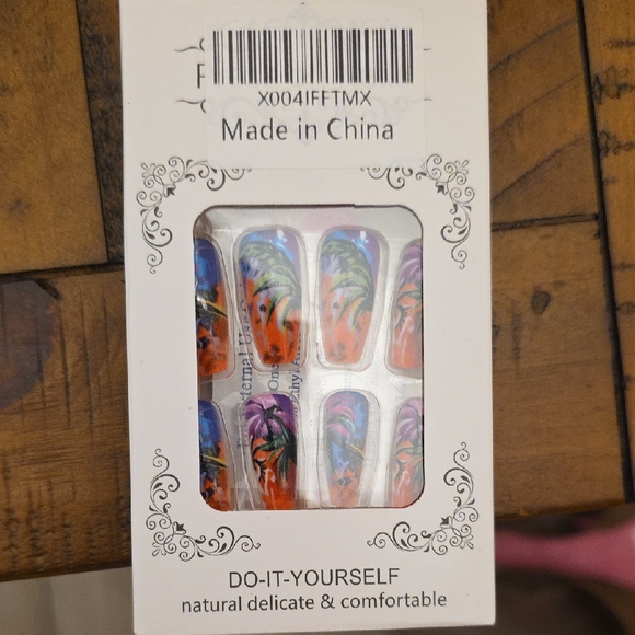Colorful Nails - Picture 1 of 4